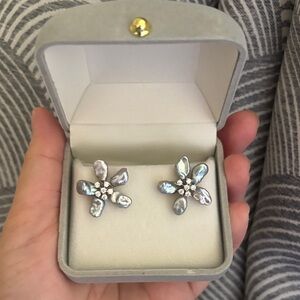 new Sterling Silver Floral Pearl Stud Earrings - Gray Abalone
